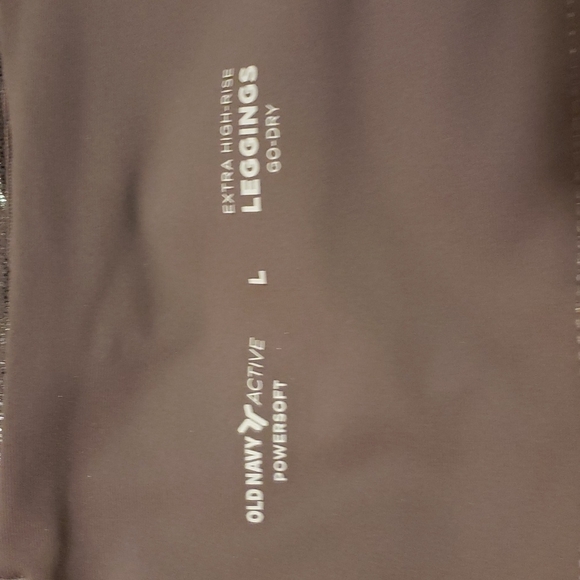 Old Navy Extra High Rise Powersoft Leggings - Picture 9 of 12